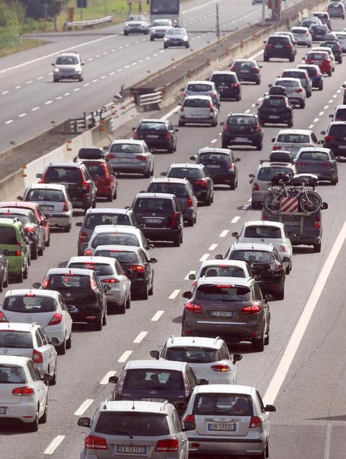 Traffico intenso verso il mare 