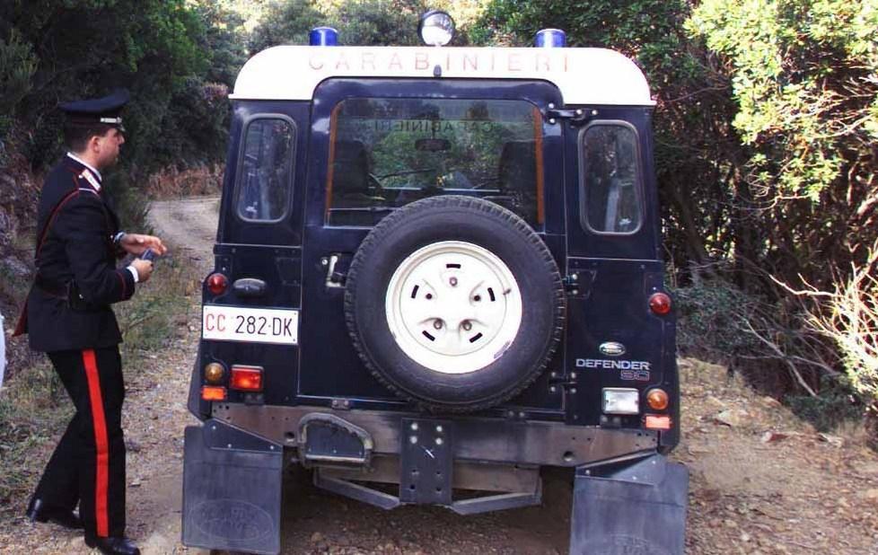 Finisce nel burrone, salvata dai carabinieri 