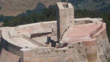 Dopo le star De Lellis vestirà anche... la Rocca Sillana