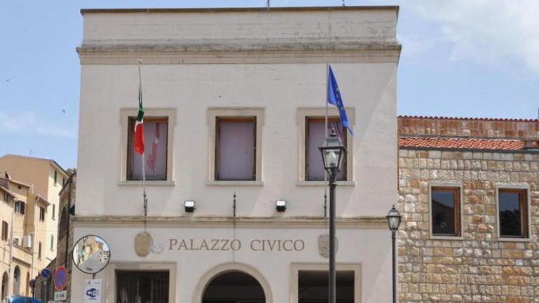 L’assessore è nel mirino dubbi sul curriculum vitae