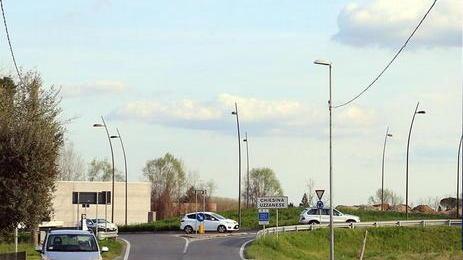 Arriva la luce su via del Campo tra Pescia e Uzzano