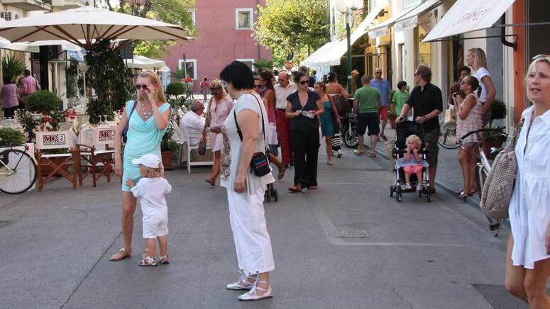 Turisti solo nel weekend E agosto parte a rilento