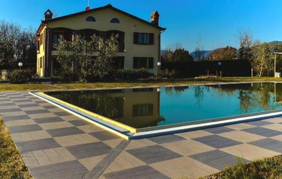 Giro di vite alle piscine private a Ronchi 
