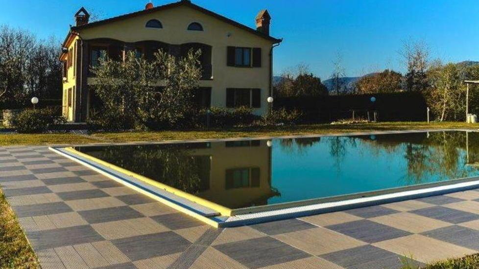 Giro di vite alle piscine private a Ronchi