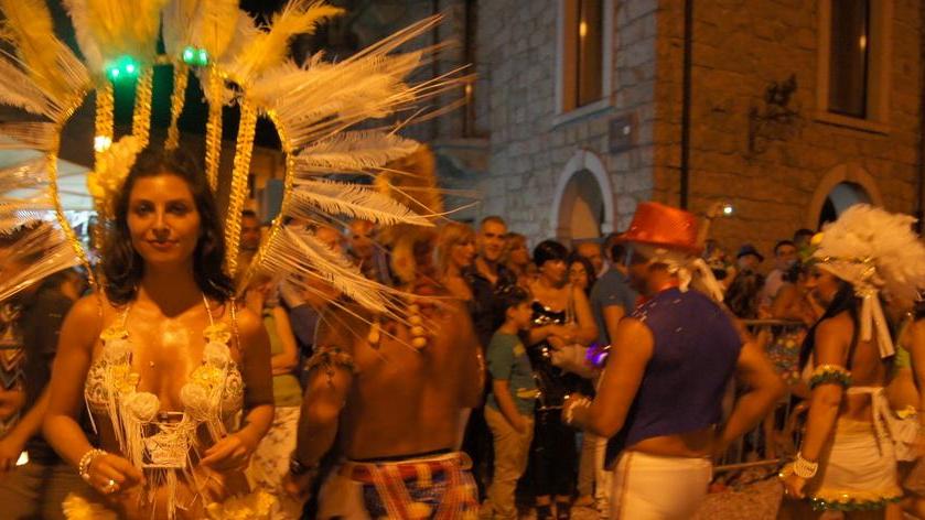 Carnevale estivo, sabato la sfilata