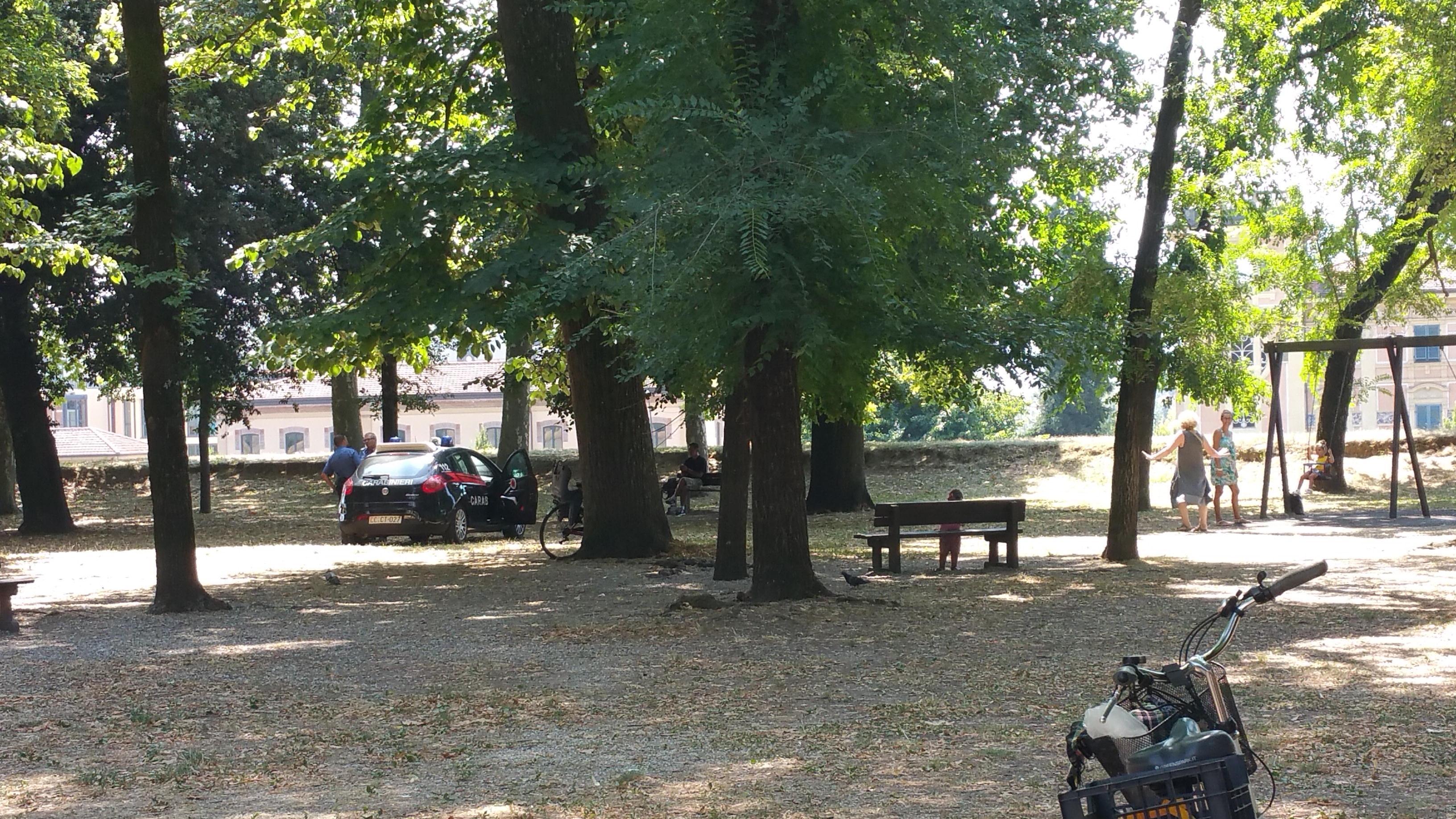 L'intervento dei carabinieri sulle Mura