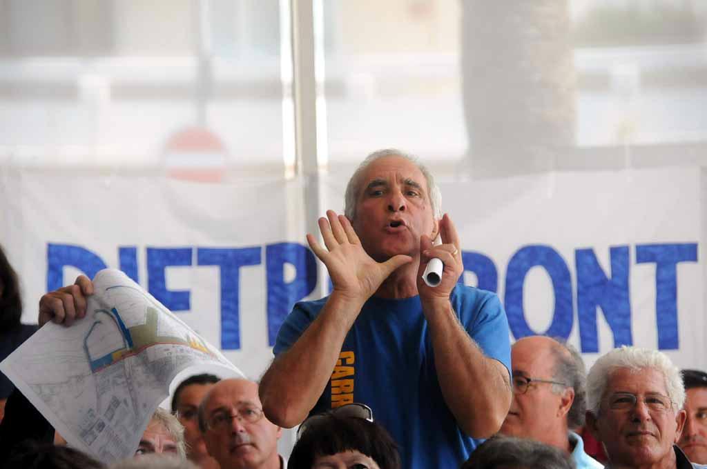 Tensione alla presentazione del nuovo porto a Marina di Carrara
