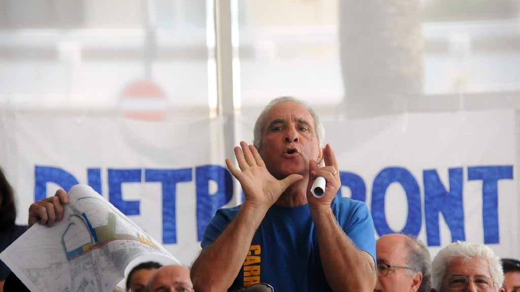 Tensione alla presentazione del nuovo porto a Marina di Carrara