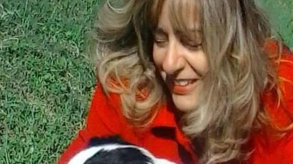 Denuncia su Fb: "Hanno sparato al mio cane"