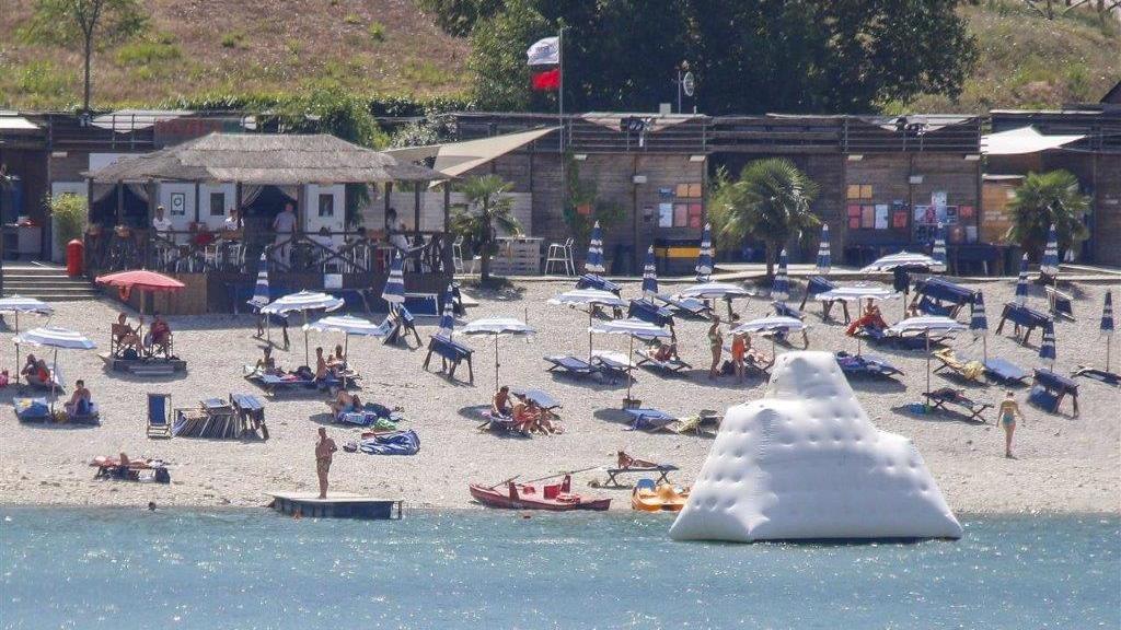 La spiaggia del Bilancino davanti alla quale si è verificata la tragedia