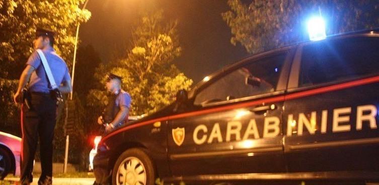 Contrattano col ladro per farsi ridare almeno i documenti 