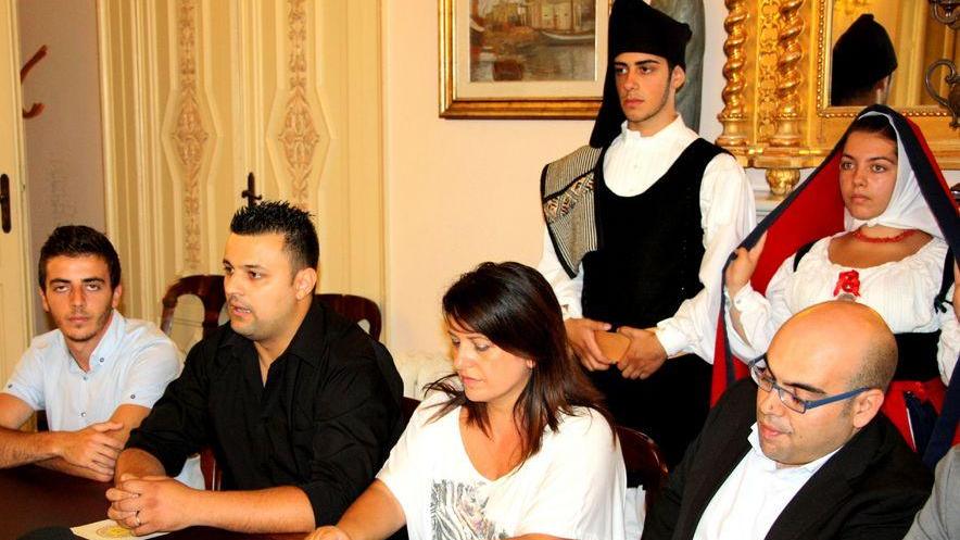 A Usini folklore da tutto il mondo