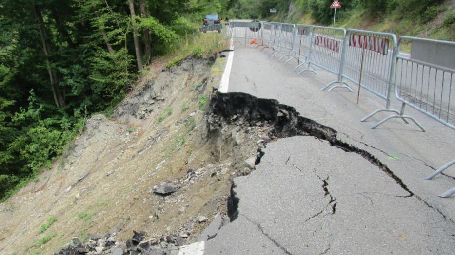 Frana sempre più larga Preoccupati i pendolari
