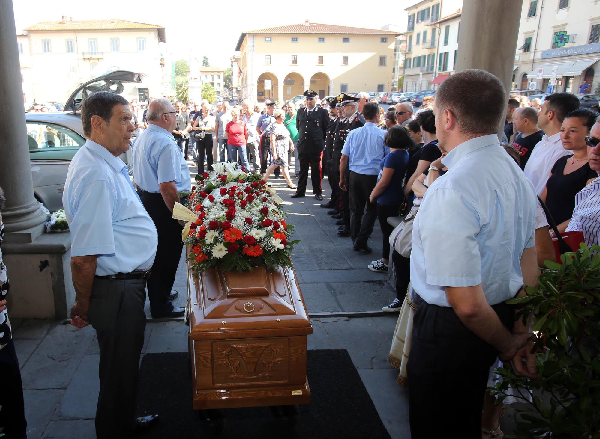 L'arrivo della salma alla basilica della Fontenuova (foto Nucci)