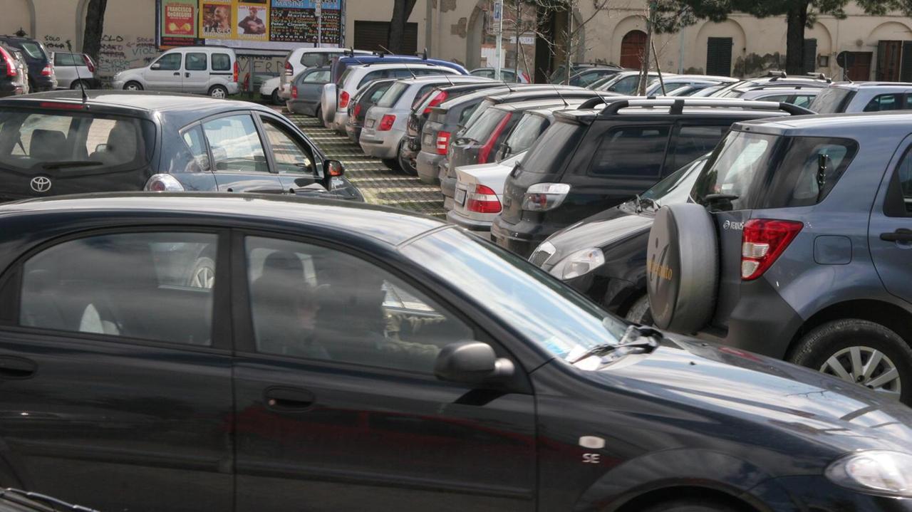 Aumenta l'imposta sulla trascrizione delle auto