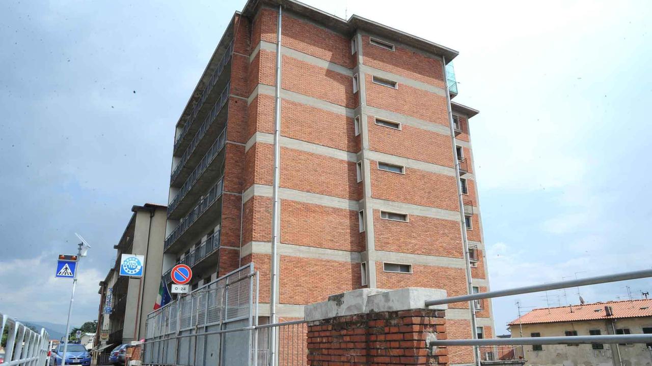 Pistoia, la denuncia del Sap: in questura come in un forno