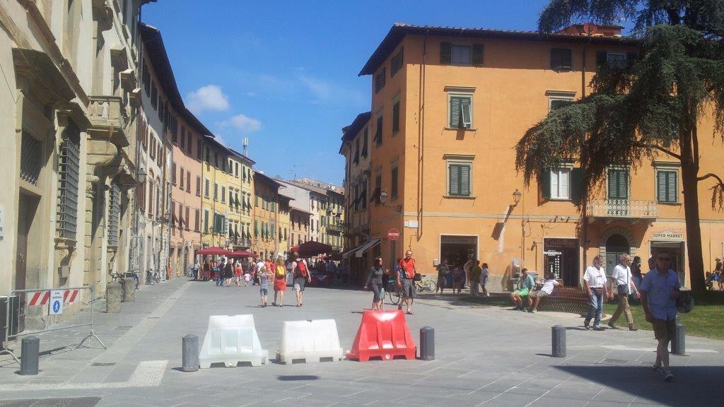 Riaperta via Santa Maria, la soddisfazione dei residenti