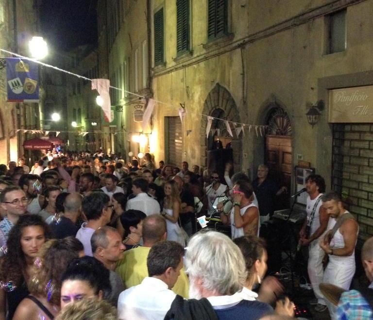 Commercianti al lavoro tra Sbaracco e Notte Bianca 