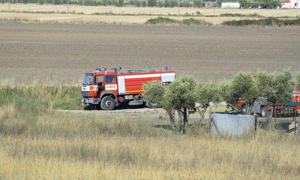 Incendio manda in tilt la strada