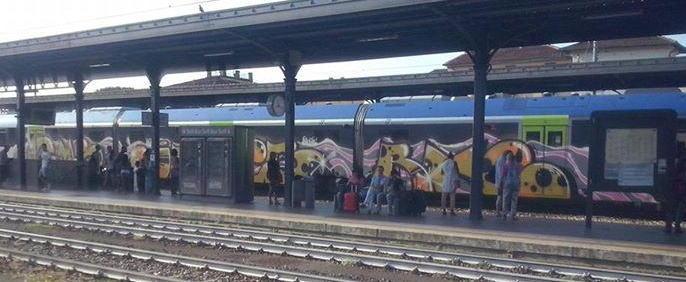 Vandali scatenati su un treno “Swing” 