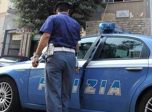 Ladro bloccato in un negozio sino all’arrivo della polizia