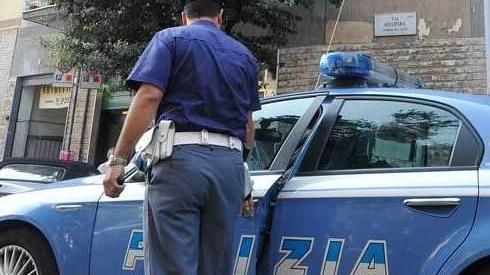Ladro bloccato in un negozio sino all’arrivo della polizia