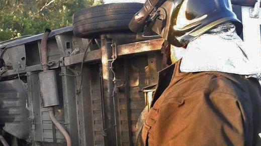 Ambulanti feriti nel furgone ribaltato