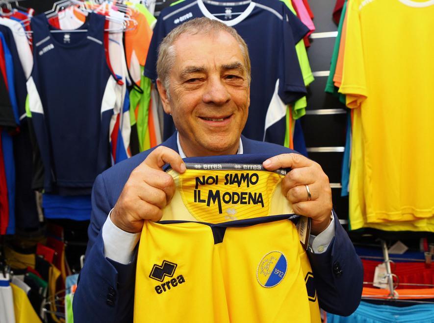 E sui colletti spunta “Noi siamo il Modena”