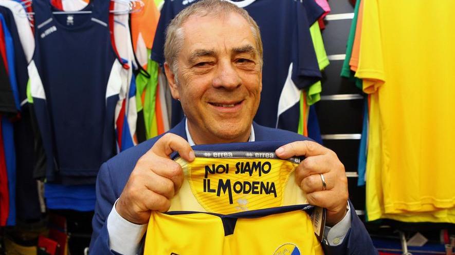 E sui colletti spunta “Noi siamo il Modena”