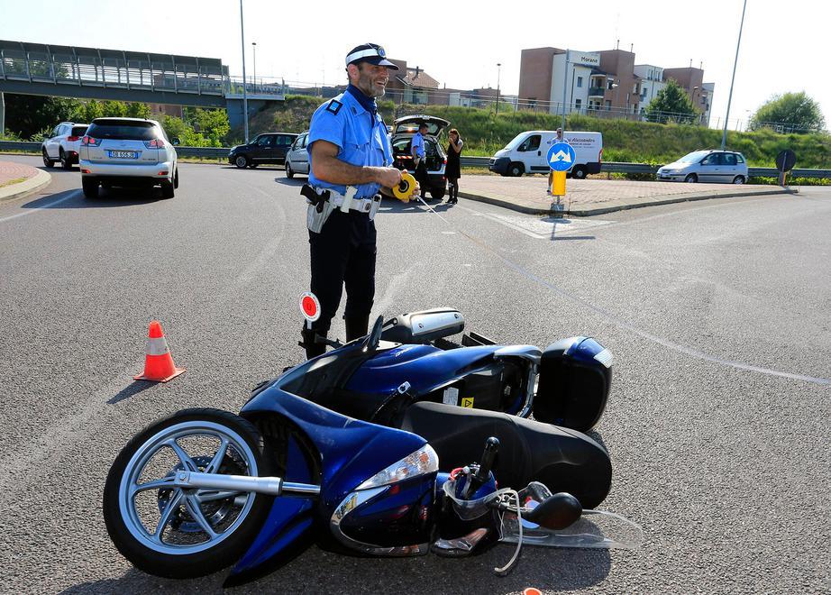Scontro auto-scooter, ferito 60enne