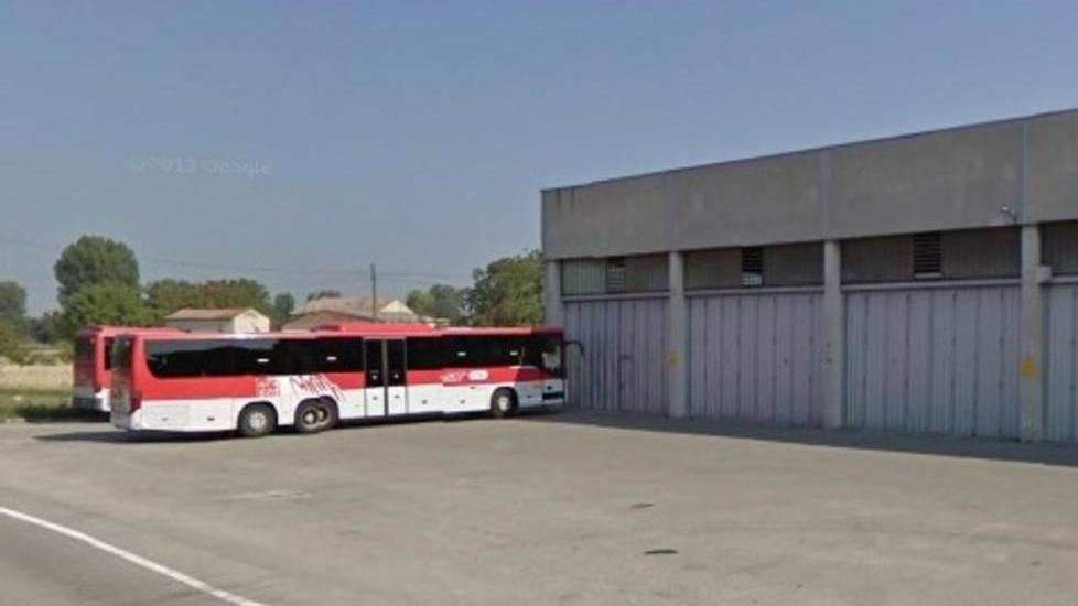 Ladri succhiano il gasolio da dieci autobus di Seta