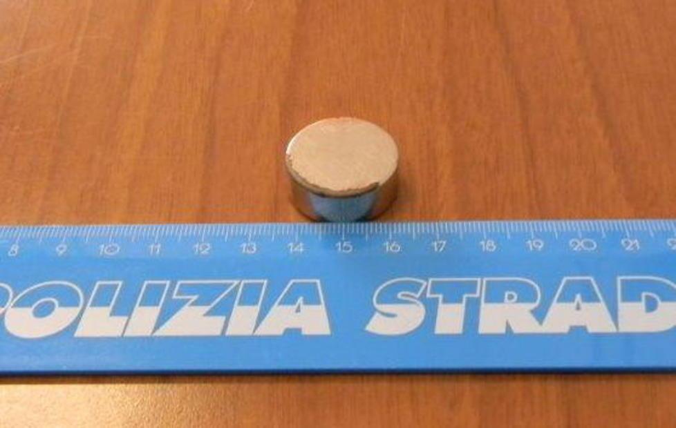 Tir in strada, ma “fermo” con il magnete trucca-dati 