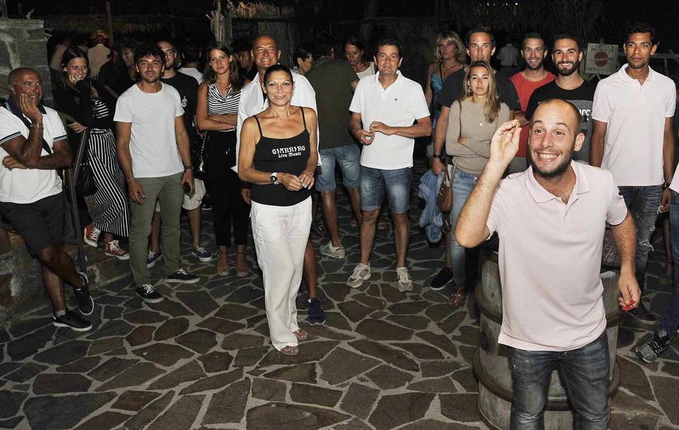 Il bagno Tropical vince il trofeo 