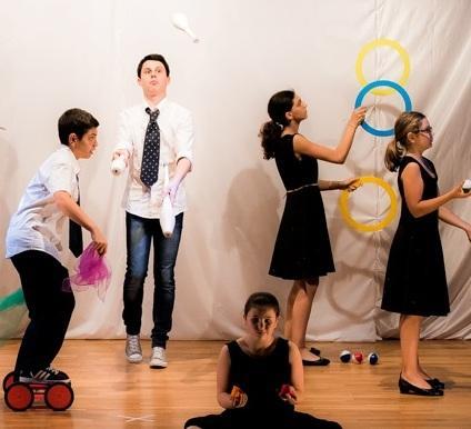  Teatro e arti circensi con gli allievi Lotus