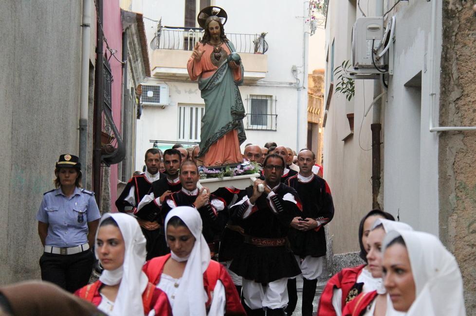 Fedeli in processione per celebrare “Su Serbadore” 