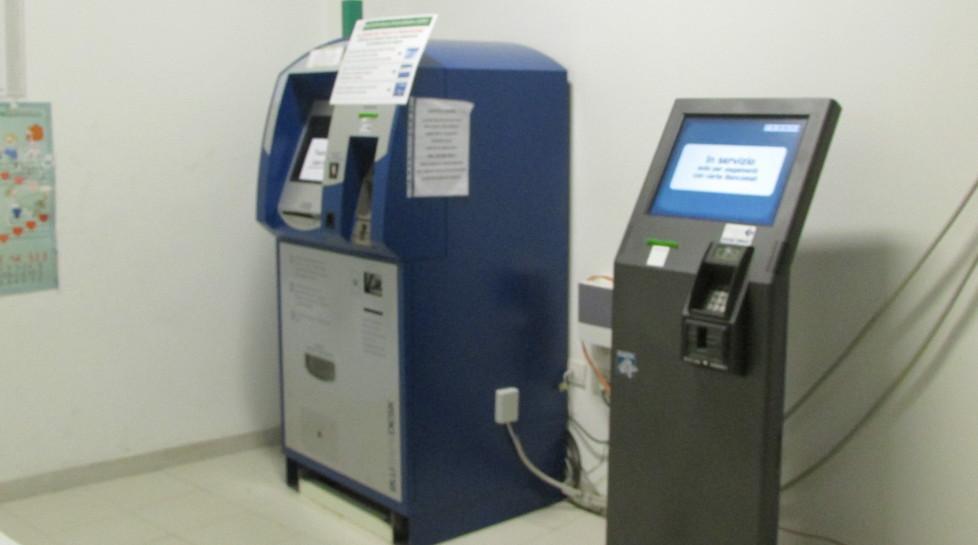 Indagini dei militari dopo il tentato furto alla cassa dei ticket 