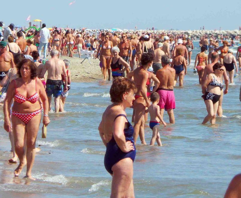 La denuncia del padre: mia figlia ferita da siringa 