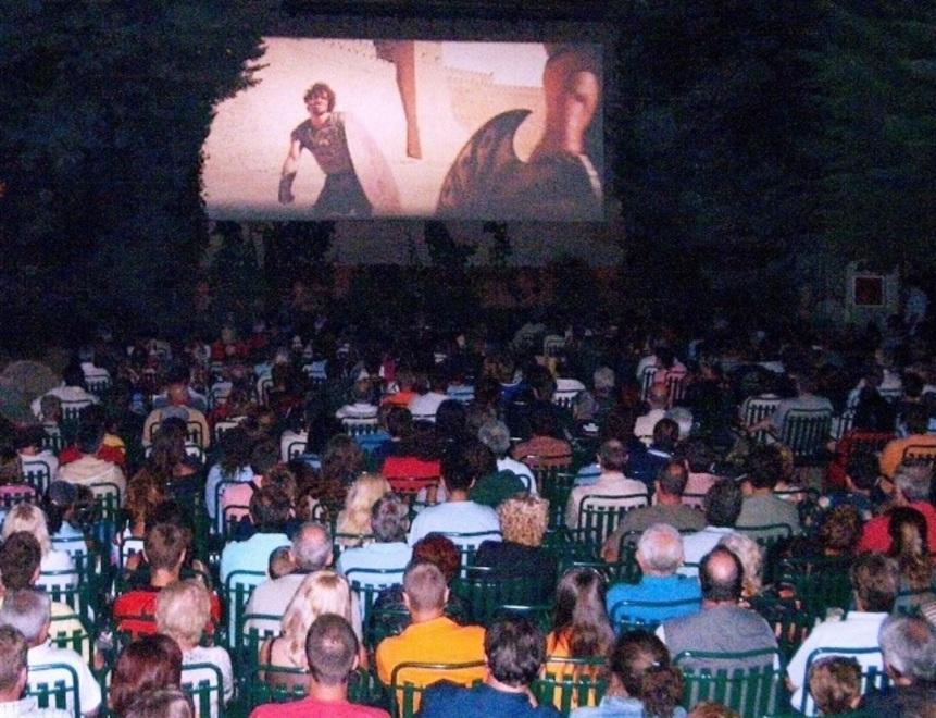 Bel tempo e offerta ampia premiano l’arena estiva 
