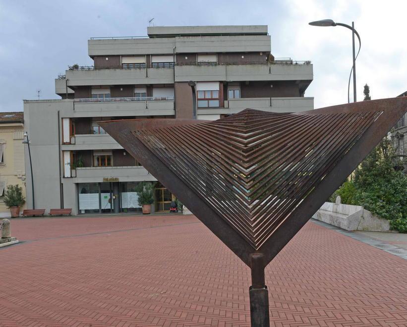Anziana si sveglia e trova i ladri in casa 