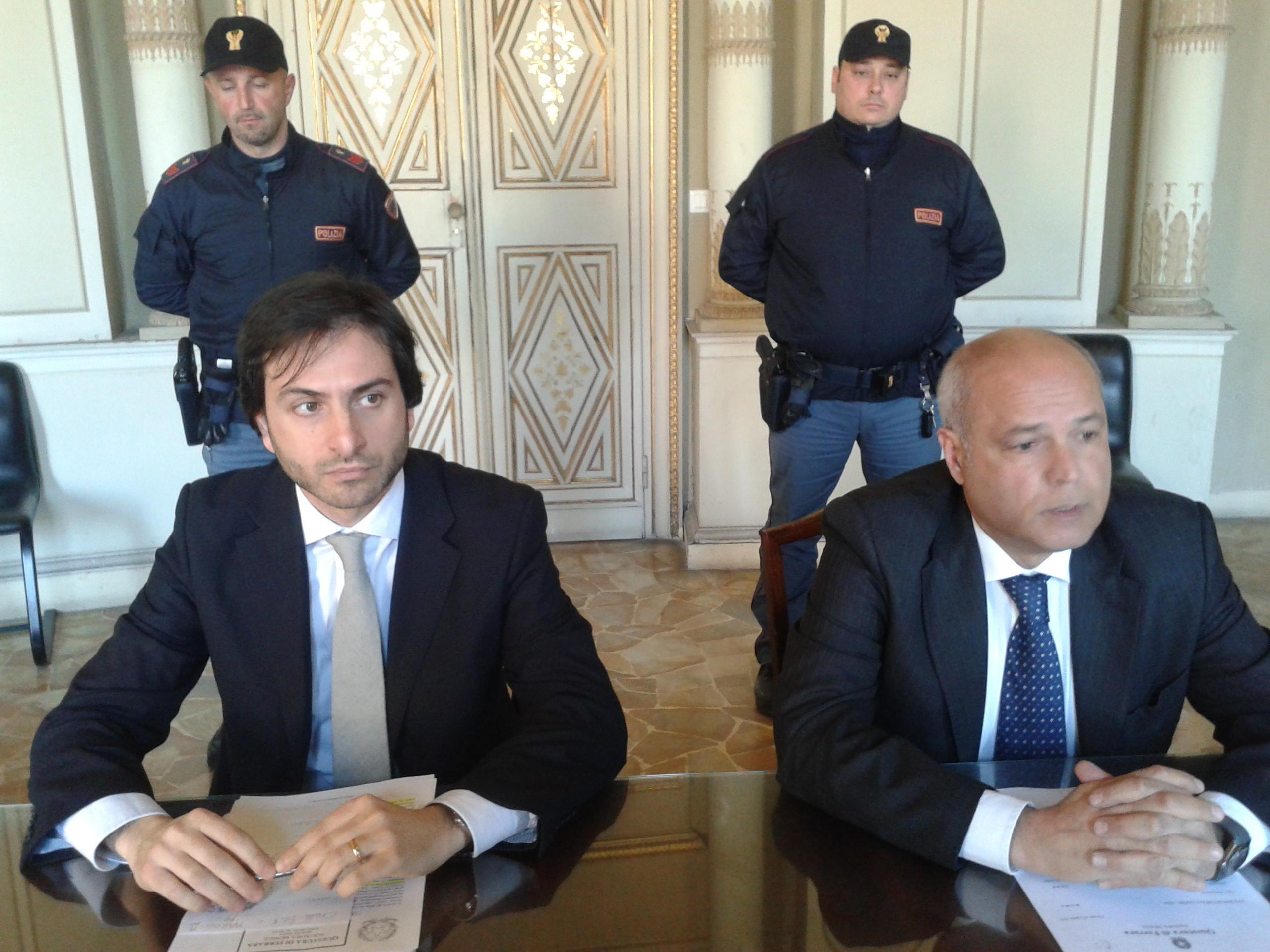 Il dirigente della Squadra Mobile Crucianelli e il questore Sbordone