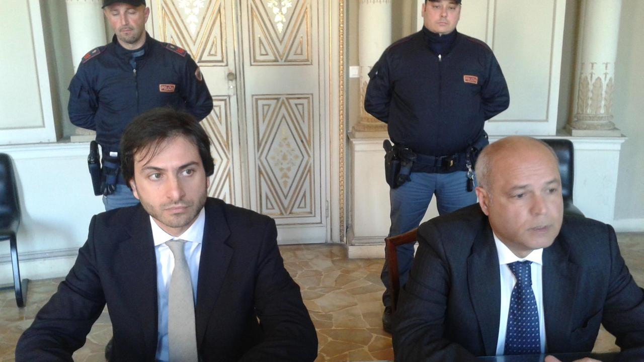 Il dirigente della Squadra Mobile Crucianelli e il questore Sbordone