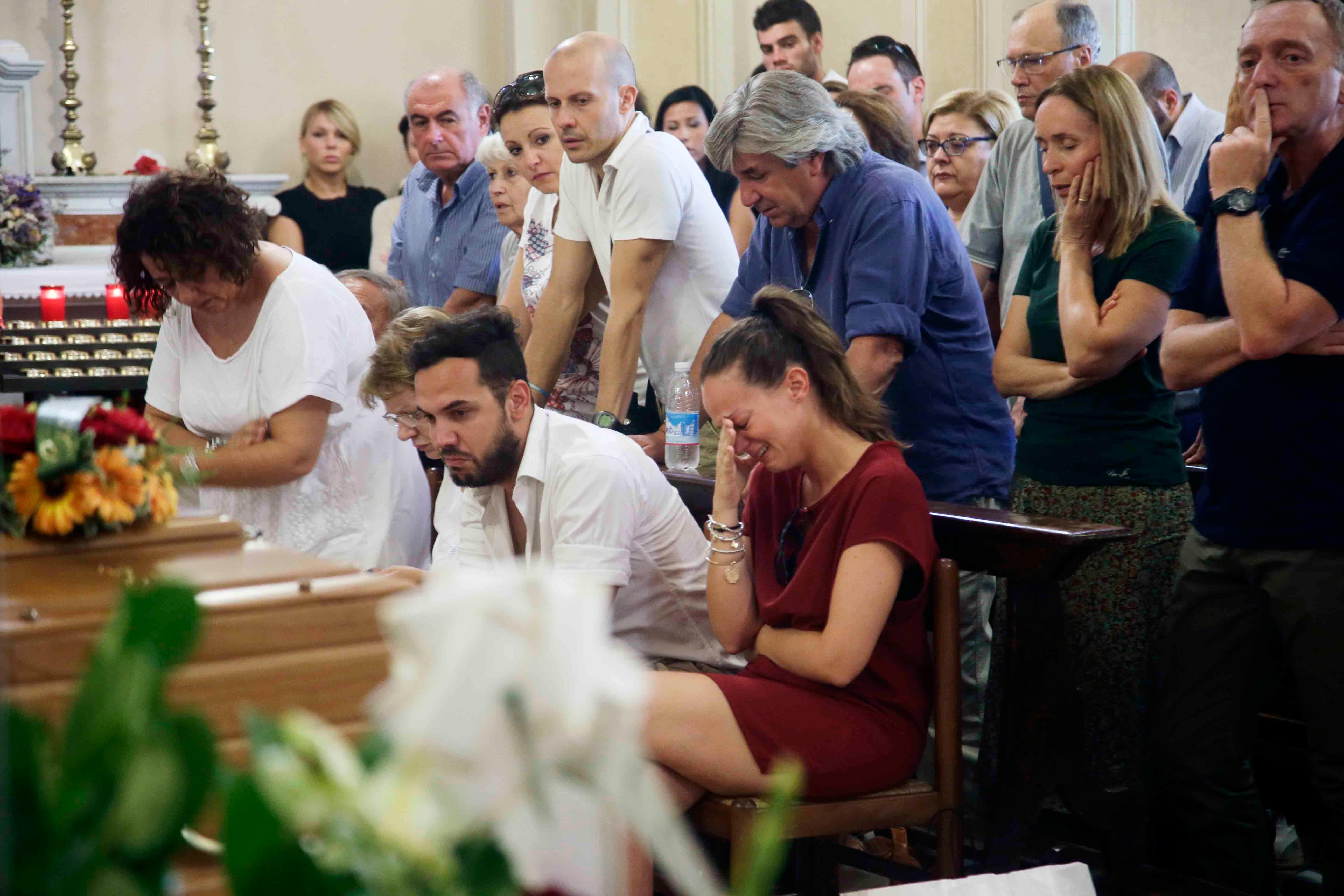 In mille per l'addio a Fabrizio "Stolo" Lasagni, ucciso dalla puntura di un calabrone