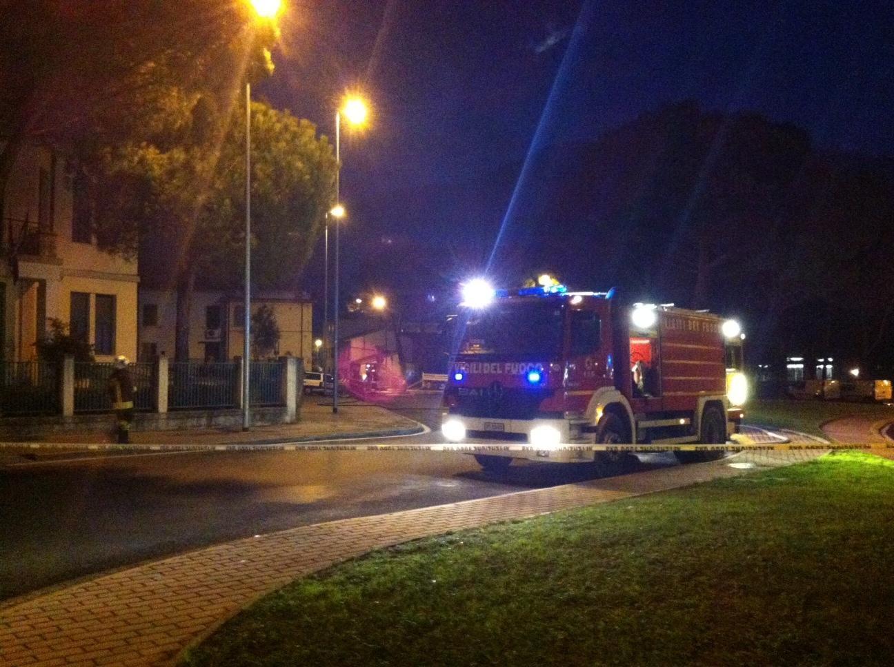 Un autobotte dei vigili del fuoco
