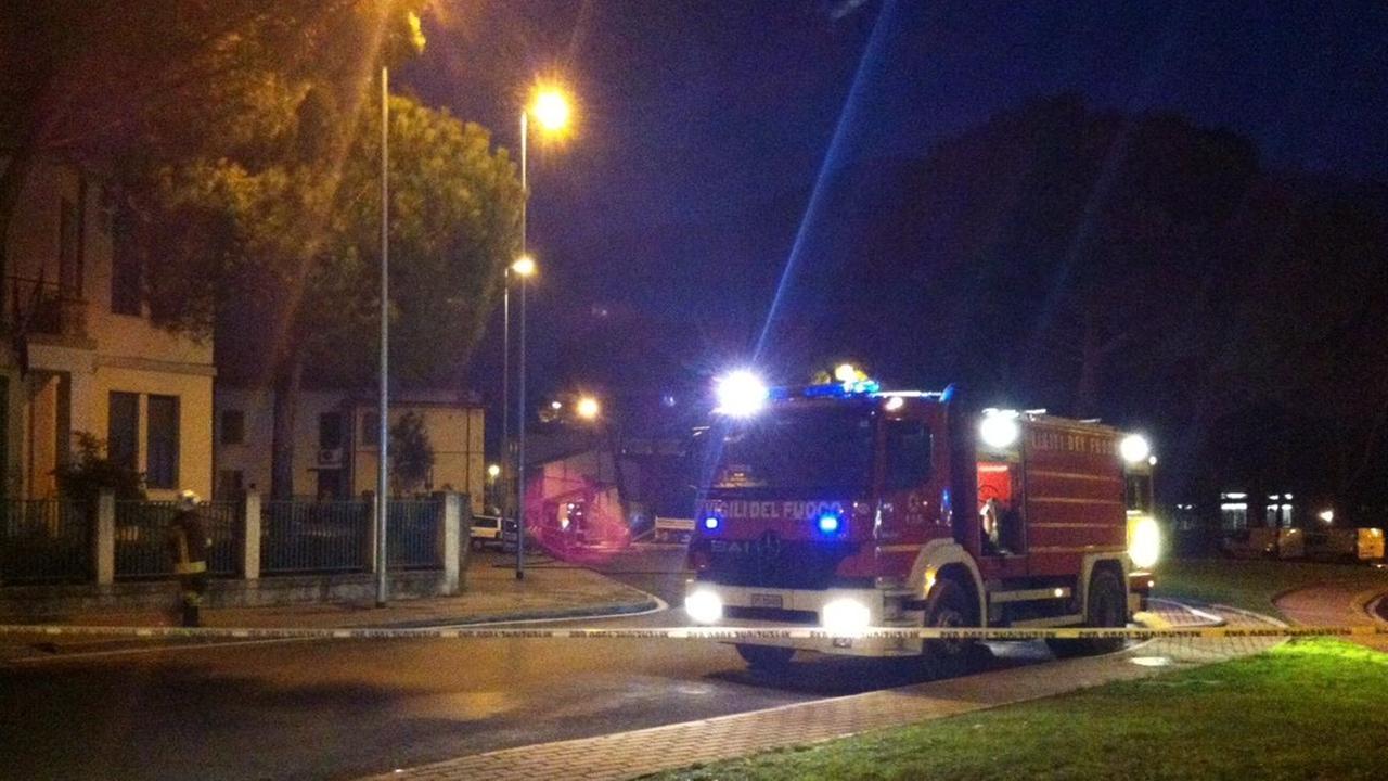 Un autobotte dei vigili del fuoco