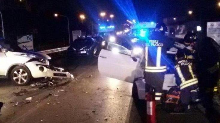 Ambulanza soccorre tre donne poi viene travolta