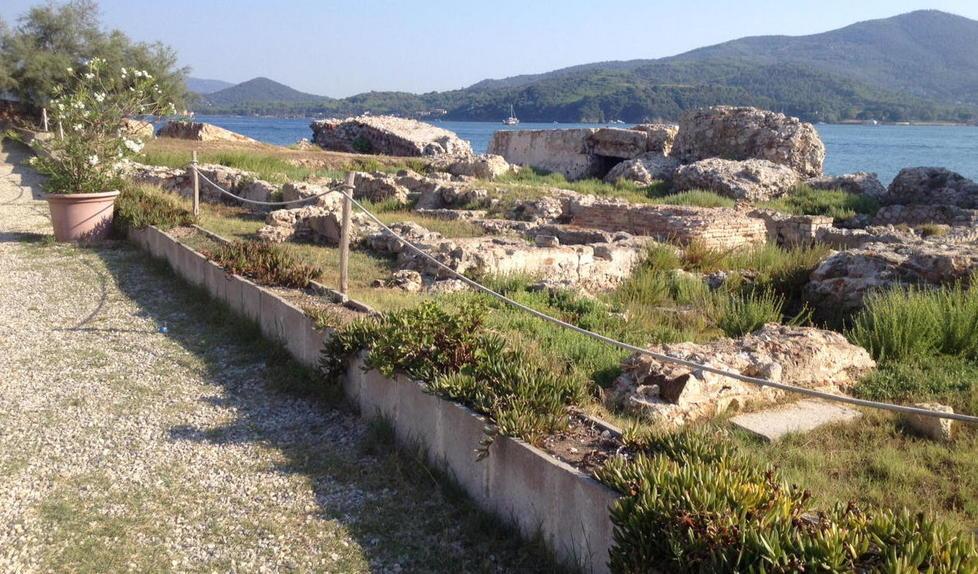 Una villa chiusa, l’altra a rischio degrado 