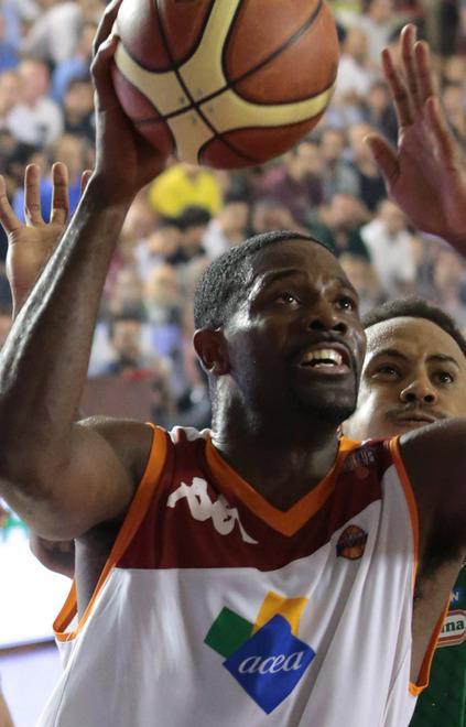 Bobby Jones firma con Caserta 