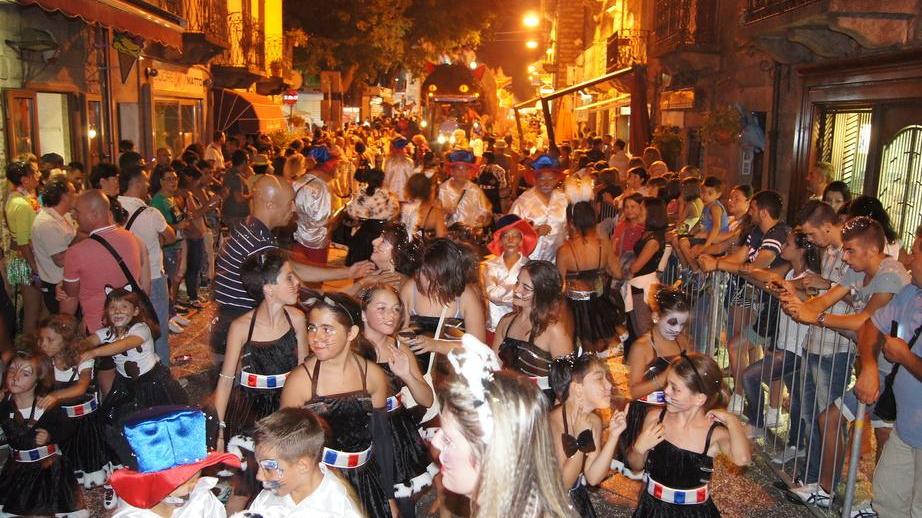 Carnevale estivo, il centro si anima