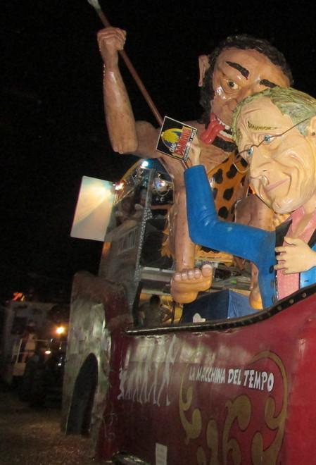 Nazioni, in migliaia per il carnevale dell’estate e del mare