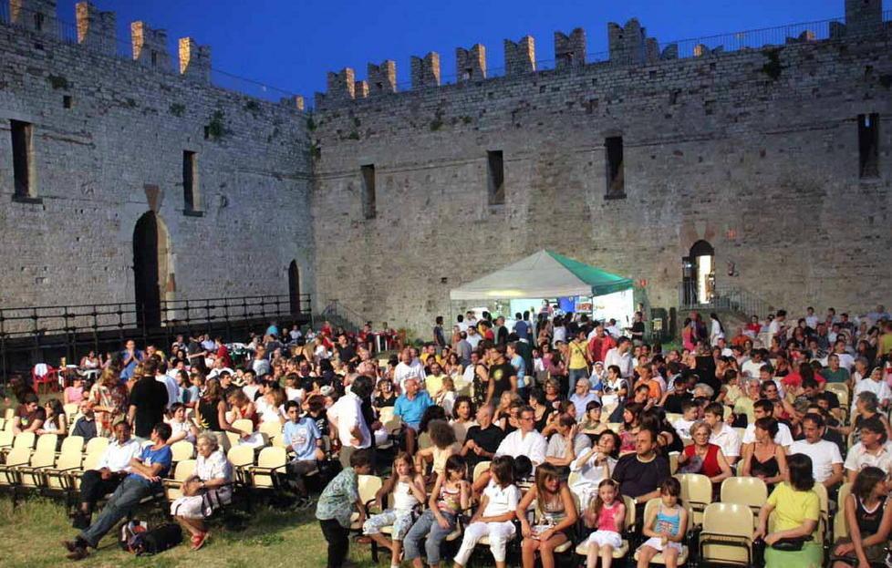 Cinema all’aperto, musica e cocomero